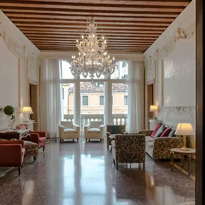 Luxury Balcony Apartment Venice