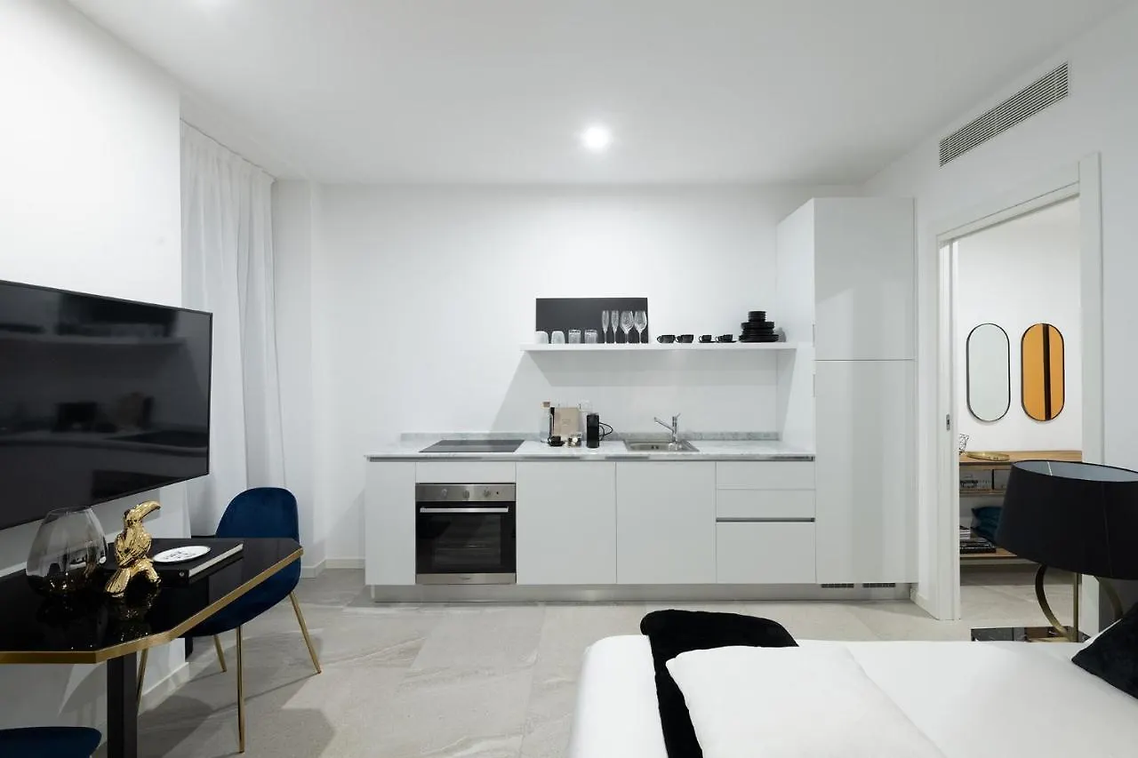 מילאנו Aria Boutique Apartments Farneti 0*,  איטליה
